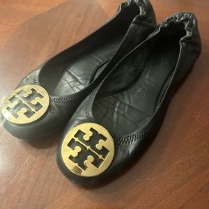 Tory Burch Black flat - leather. Good shape!
